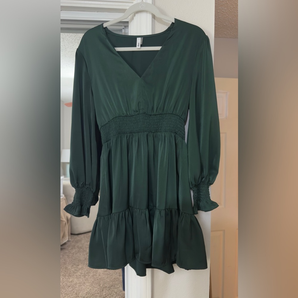 Glam Long Sleeve Dark Green Dress! Size M! In Excellent Condition, Worn Twice!